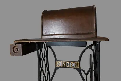 Ancienne machine à coudre Singer