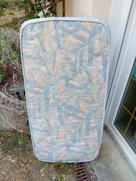 Matelas enfant, 123 x 63cm, TBE