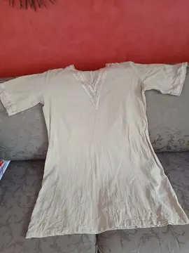 donne tenue d'intérieur
