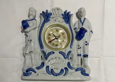 horloge en porcelaine
