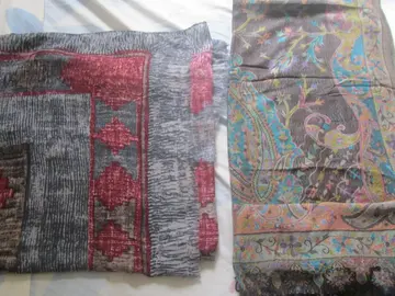 2 grands foulards châles