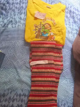 leggins et tshirt T 8 ans