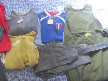 vêtements 4 ans mixte et robe tablier 6 ans