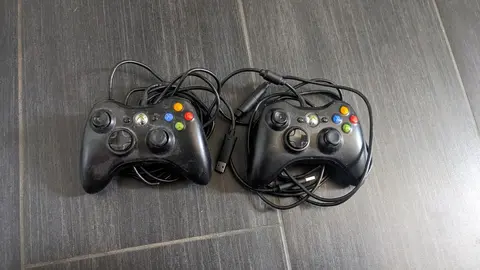 2 manettes Xbox