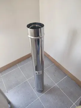 conduit cheminée d'un poêle à bois