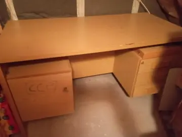 bureau 67cm sur 137 cm