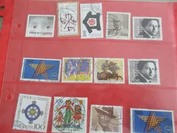 13 timbres oblitérés Allemagne 1992