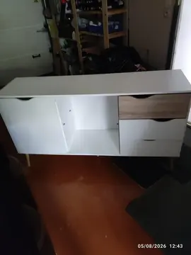 buffet en état moyen