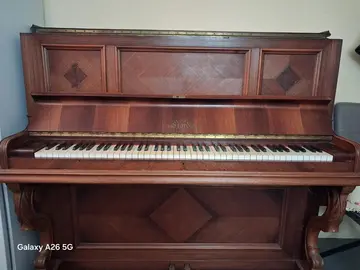 Piano d'étude en bon état