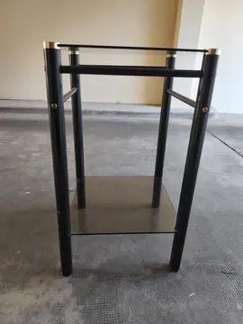 Petit meuble d'appoint / Table de chevet carrée