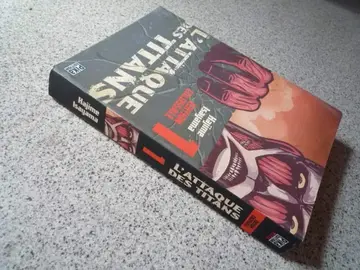 BD Manga L'attaque des Titans Edition Colossale