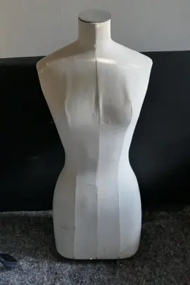 Donne mannequin de couturier.
