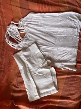 1 haut 38/40 et 1 short M