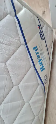 disponible : 2 matelas 1 place