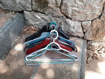 lot de 15 cintres dépareillés