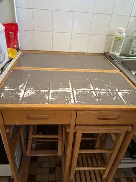 table avec tabouret