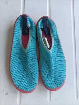Chaussures plage Decathlon enfant taille 32