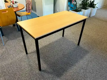 Table L. 120 x l. 60 x H. 74, plateau aspect bois clair