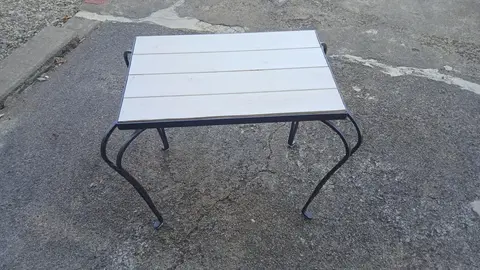 Table basse en fer forgé, plateau bois, artisanale