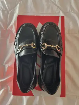 Paire de chaussures taille 37