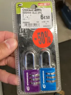 deux petits cadenas neufs