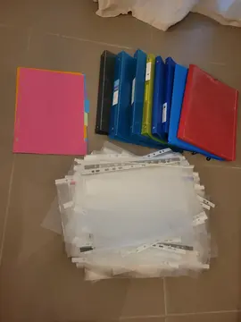 Classeurs, pochettes plastique, intercalaires