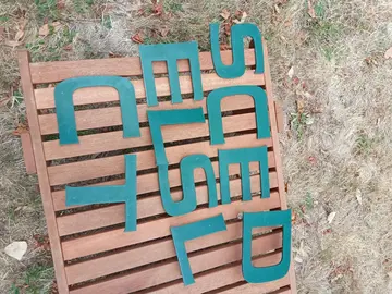 lettres métalliques
