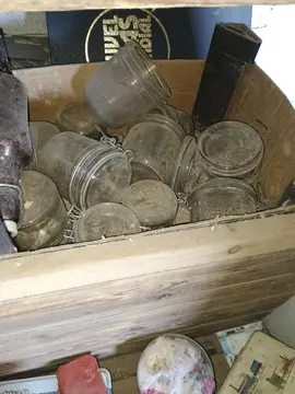 bocaux, toilettes sèches, matériel médical.. vide maison