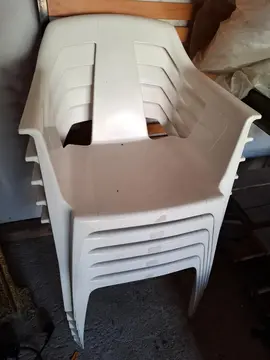 5 Chaises de jardin en plastique