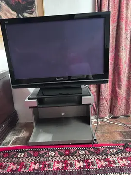 téléviseur Panasonic ancien mais qui fonctionne très bien.