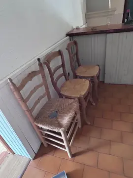 lot de trois chaises