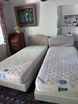 deux sommiers et deux matelas 1m90 x90 en bon etat