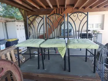 3 chaises métal