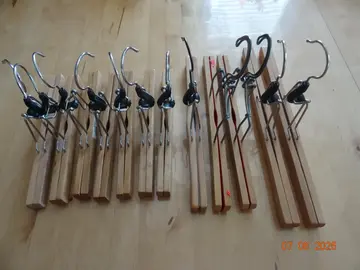 12 cintres pince-pantalon en bois