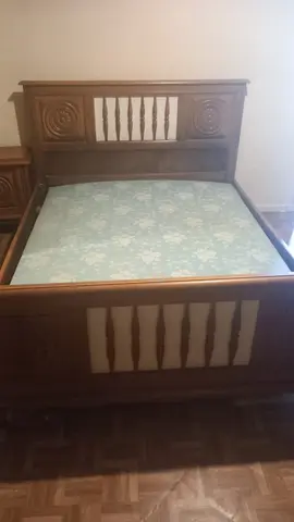 Lit, chaise table