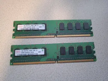 Lot de 2 barrettes mémoires 1G DDR2