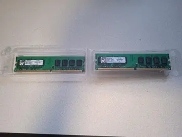 Lot de 2 barrettes mémoires Kingston 1G DDR2
