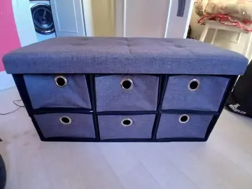 banc et rangement.