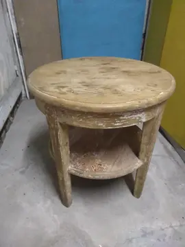 Petite table ronde en pin massif