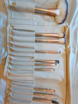 pochette pinceau maquillage jamais utilisé, neuf.