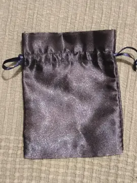 Petite Pochette en satin pour bijoux
