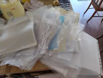 pochettes plastiques perforées et non perforées