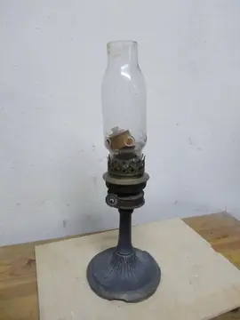 Résidu d'ancienne lampe à pétrole