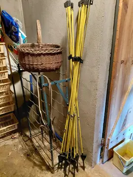 Piquets pour clôture électrique