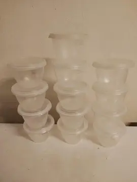 13 petits pots Bébé plastique vides