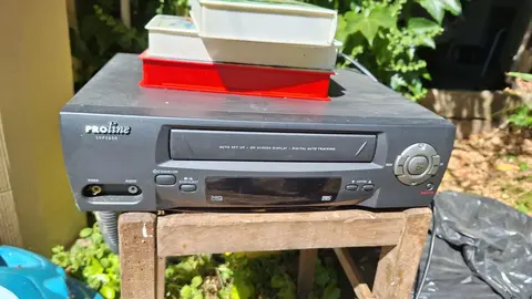 magnetoscope avec cassettes VHS