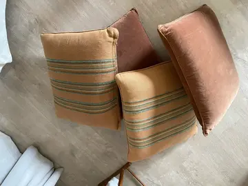 4 gros coussins 70*70