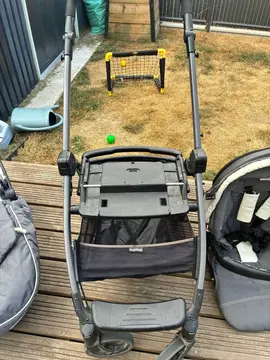Poussette avec nacelle et siège