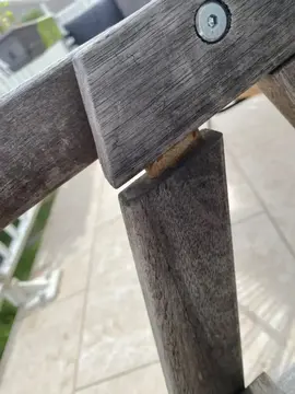 table et fauteuils en bois