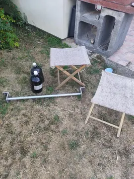 bonbonnes verre tabourets jardin + barre metal